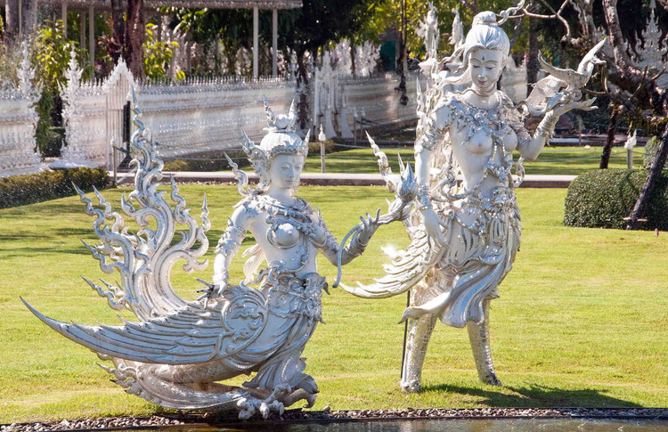 Choang ngop canh tuong sieu thuc o ngoi chua trang nhu tuyet-Hinh-7