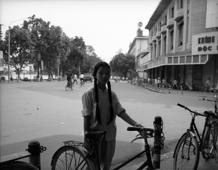 Ngam loat anh cuc sinh dong ve suoc song o Ha Noi nam 1992-Hinh-3