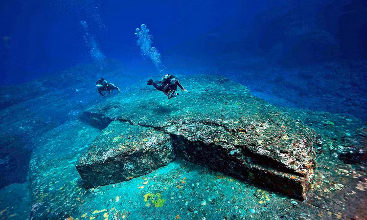 Su that ve kim tu thap khong lo duoi day bien Nhat Ban-Hinh-9