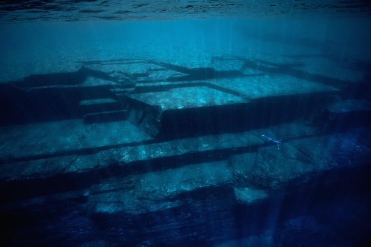 Sự thật về kim tự tháp khổng lồ dưới đáy biển Nhật Bản - Hình 5 Su that ve kim tu thap khong lo duoi day bien Nhat Ban-Hinh-5