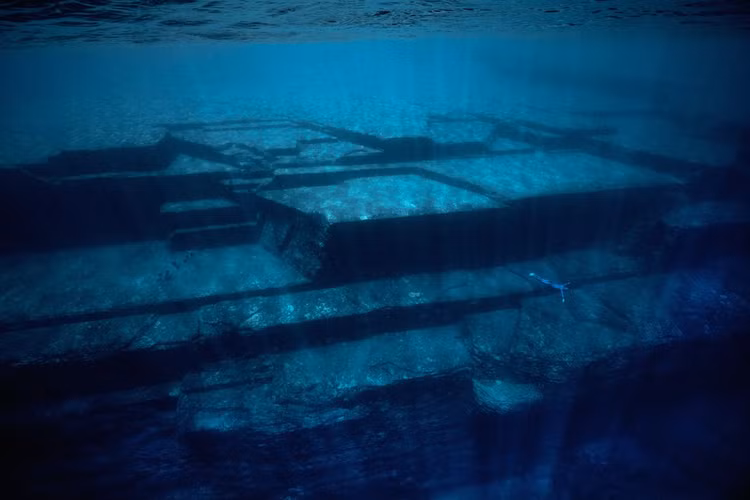 Su that ve kim tu thap khong lo duoi day bien Nhat Ban-Hinh-5