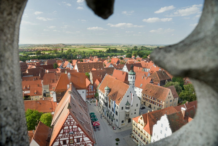 Bi mat 'dong troi' cua thi tran hinh tron hoan hao o Duc-Hinh-13