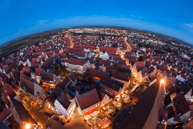 Bi mat 'dong troi' cua thi tran hinh tron hoan hao o Duc-Hinh-12