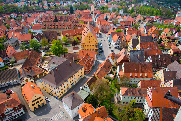 Bi mat 'dong troi' cua thi tran hinh tron hoan hao o Duc-Hinh-14