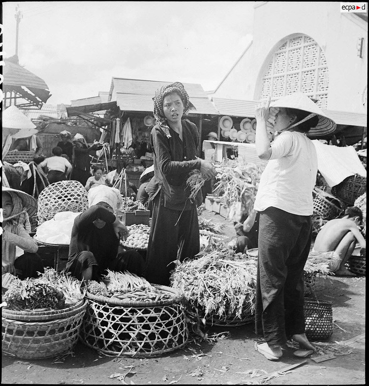 Hinh doc ve cho Cau Ong Lanh o Sai Gon 74 nam truoc