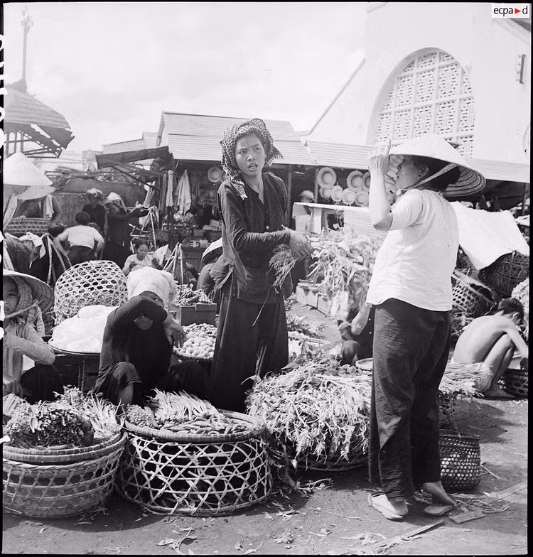 Hinh doc ve cho Cau Ong Lanh o Sai Gon 74 nam truoc