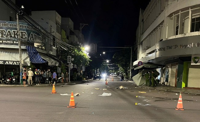 Hai xe may tong nhau vo nat, 4 nguoi thuong vong o Binh Dinh