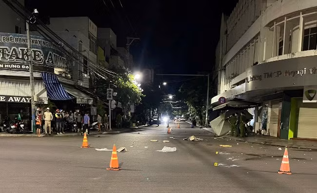 Hai xe may tong nhau vo nat, 4 nguoi thuong vong o Binh Dinh