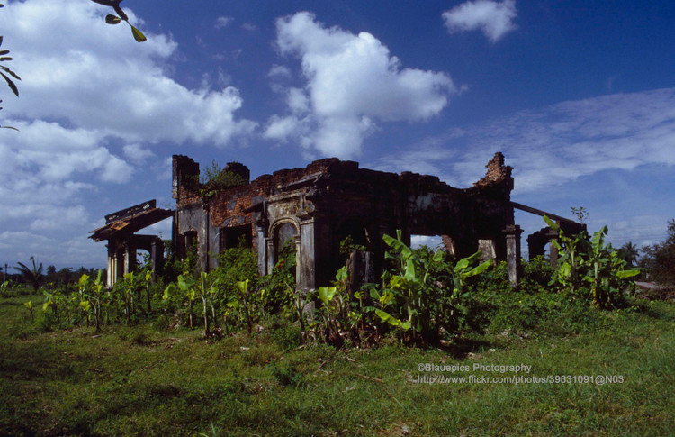 Ngan nguoi truoc ve dep moc cua Co do Hue nam 1993-Hinh-7