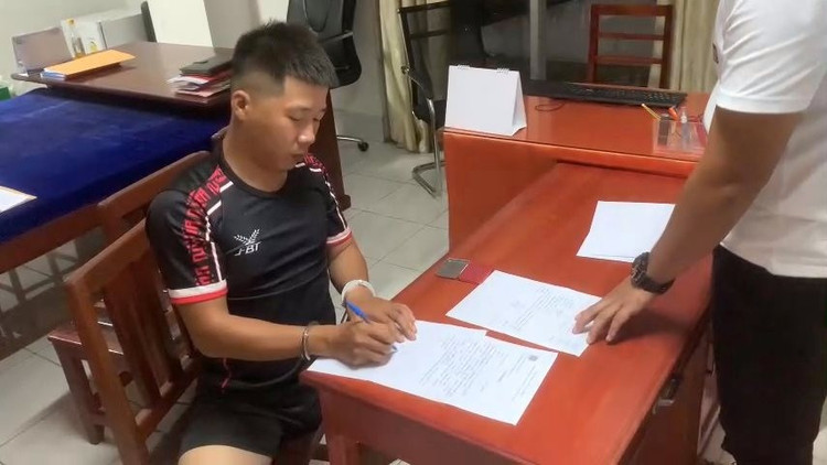 Đối tượng truy nã đặc biệt nguy hiểm Hỏa Ngọc Hùng tại Cơ quan CSĐT.