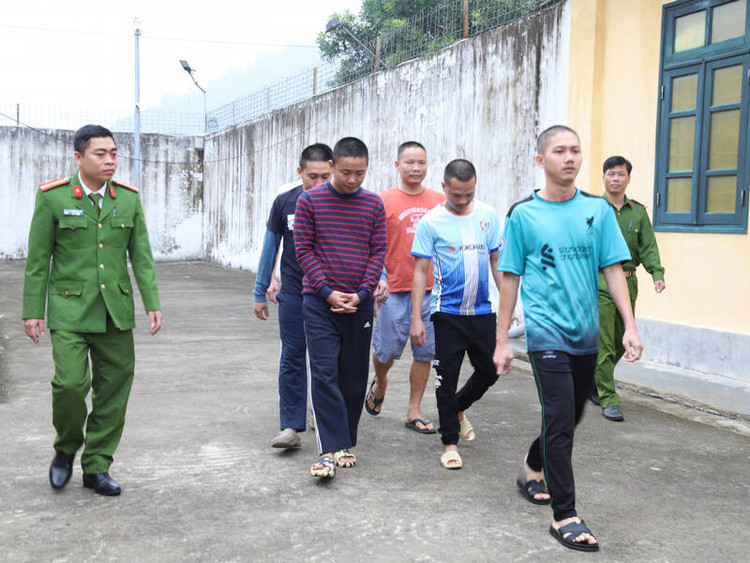 Các đối tượng bị lực lượng chức năng bắt giữ.