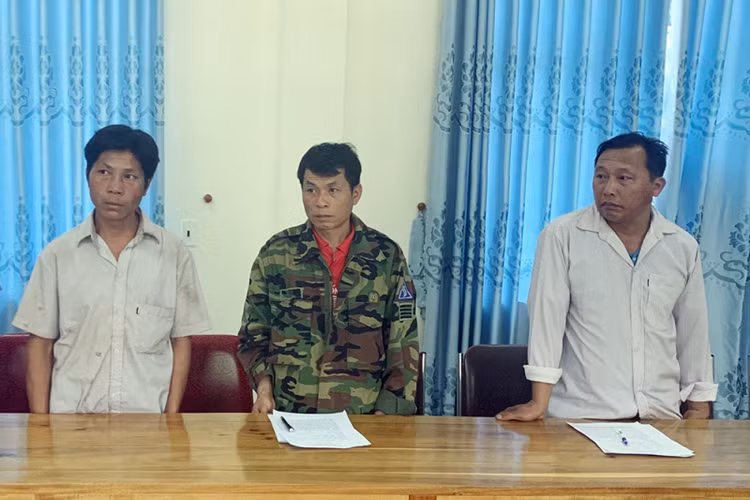 Ba đối tượng tại Cơ quan CSĐT Công an huyện Kỳ Sơn.