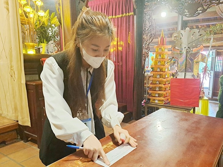 Ban Quản lý dịch vụ công ích và các điểm du lịch huyện Nghi Xuân niên phòng hòm công đức theo quy định.