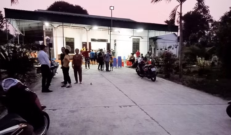 Người thân đang chuẩn bị lo hậu sự cho các em...