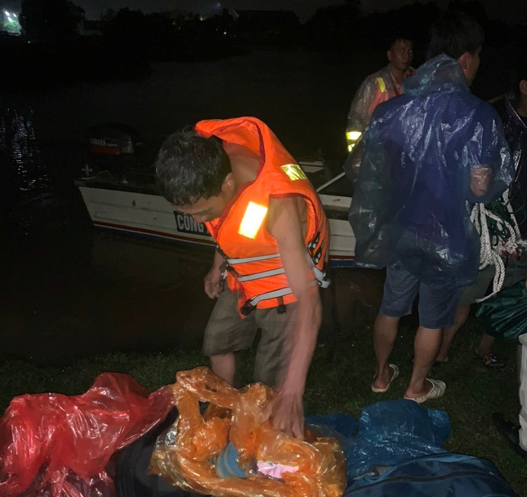 Sau nhiều giờ nỗ lực ứng cứu, toàn bộ công nhân đã được đưa đến nơi an toàn.