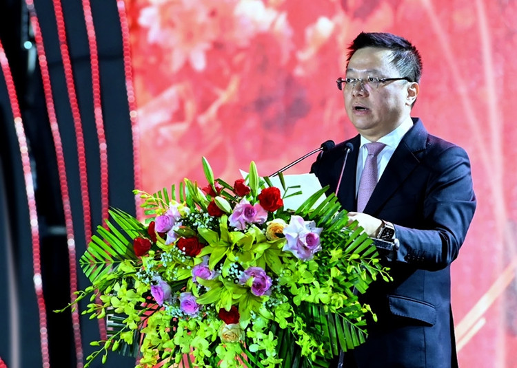 Ông Lê Quốc Minh, Ủy viên Ban Chấp hành Trung ương Đảng, Phó Trưởng ban Tuyên giáo Trung ương, Tổng Biên tập Báo Nhân Dân phát biểu khai mạc chương trình.