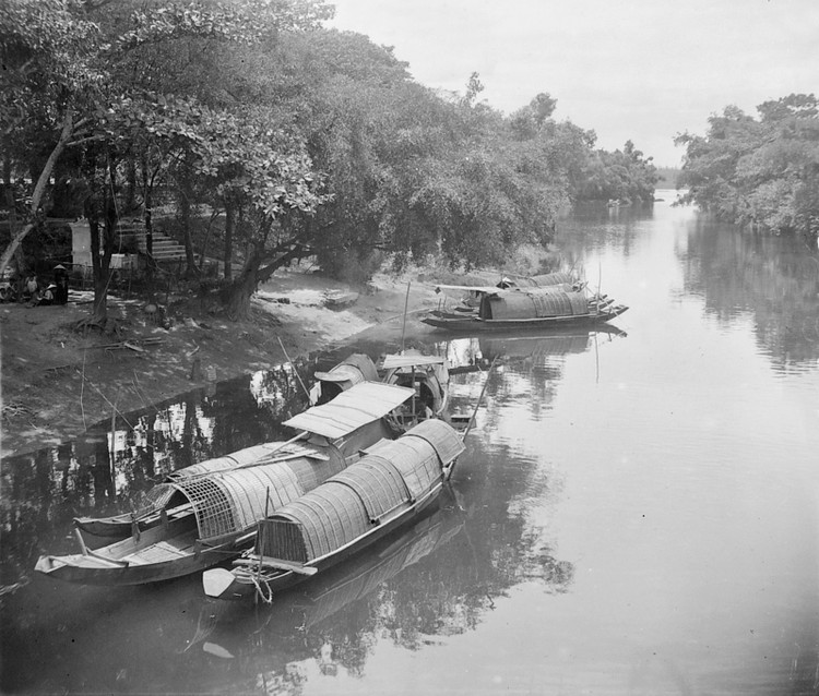 Loat anh hiem tram tuoi ve song An Cuu o Co do Hue xua