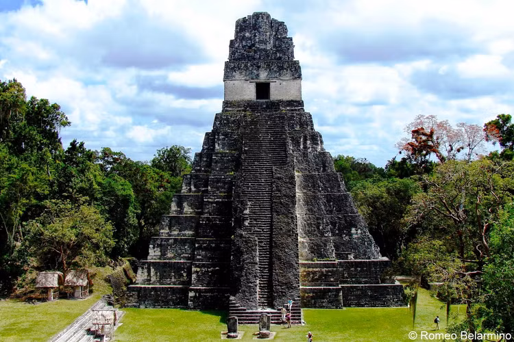 Soi tung goc canh 5 kim tu thap dep nhat cua de che Maya-Hinh-4