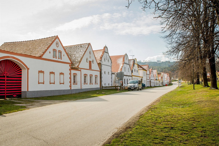 Kiến trúc độc đáo của làng cổ phong cách Bohemia đẹp nhất châu Âu - Hình 2 Kien truc doc dao cua lang co phong cach Bohemia dep nhat chau Au-Hinh-2