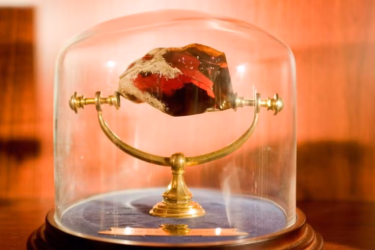 Giai ma bieu tuong huyen bi nhat cua thuat gia kim-Hinh-3