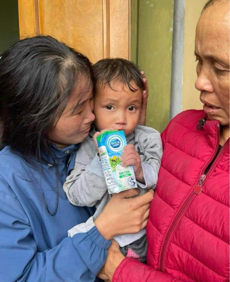 Người thân vui mừng khi tìm thấy cháu Phúc An...