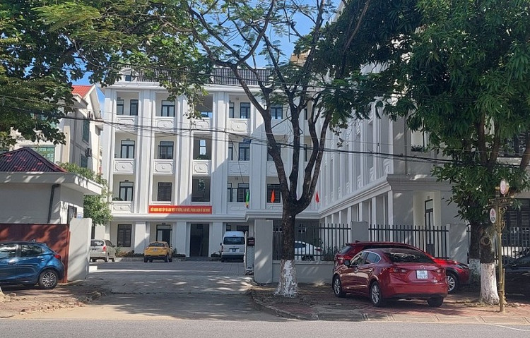 Những sai phạm trong mua sắm thiết bị giáo dục đang được dư luận đặc biệt quan tâm.