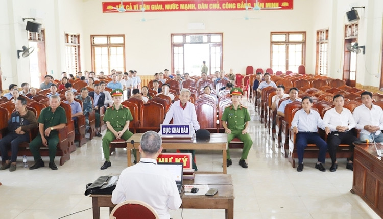 Bị cáo Đoàn Quang Dương tại phiên toà. Bị cáo Đoàn Quang Dương tại phiên toà.
