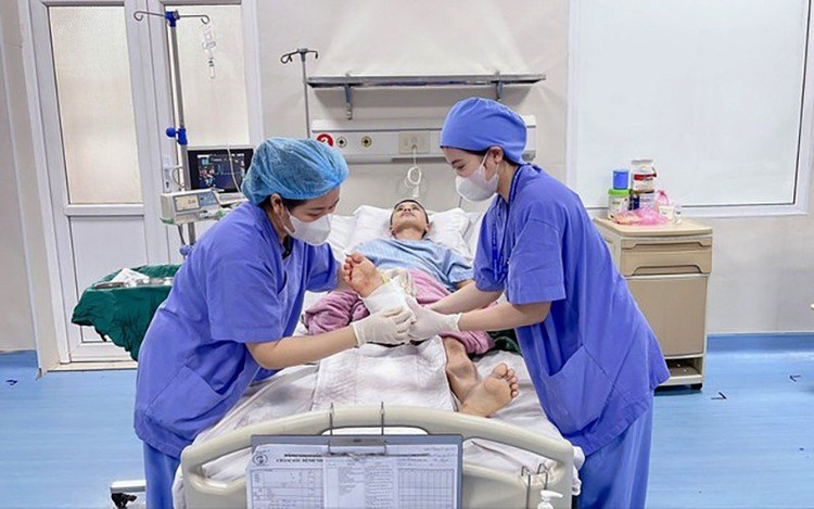 Sau khi phẫu thuật, bệnh nhân đã tỉnh táo, huyết động ổn định...