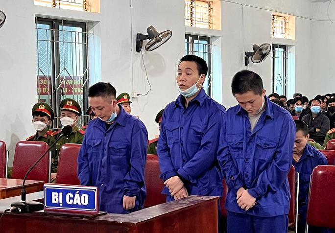 Các bị cáo tại phiên toà.