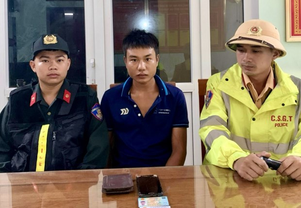 Đối tượng Cao Bá Khoa bị bắt giữ khi đang lẩn trốn trên xe khách.