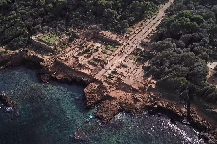 Dau an thoi hoang kim cua thanh pho co La Ma o Algeria