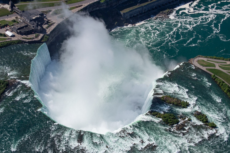 Loat anh dep den lang nguoi ve thac nuoc hung vi nhat the gioi-Hinh-3