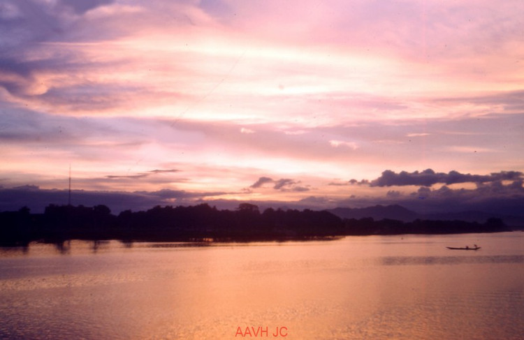 Anh mau kho quen ve song Huong o Co do Hue nam 1951-Hinh-9