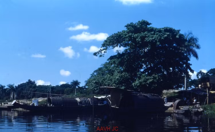 Anh mau kho quen ve song Huong o Co do Hue nam 1951-Hinh-6