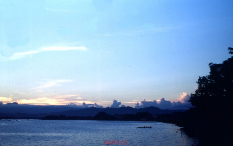 Anh mau kho quen ve song Huong o Co do Hue nam 1951-Hinh-10