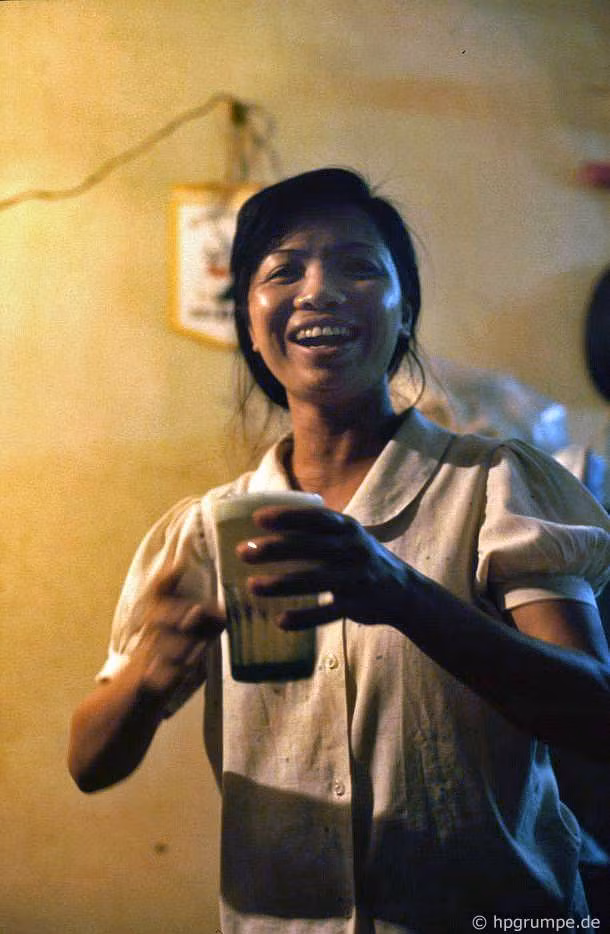 Phu nu Ha Noi trong loat anh doi thuong dau thap nien 1990-Hinh-4