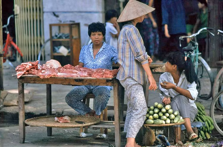 Phu nu Ha Noi trong loat anh doi thuong dau thap nien 1990-Hinh-9