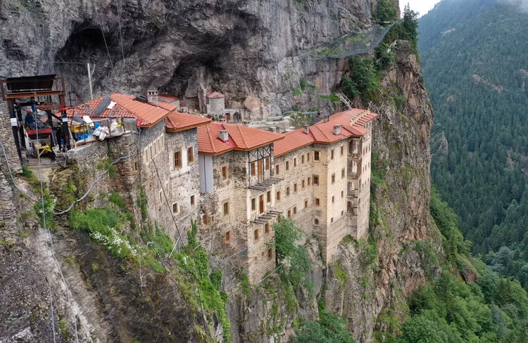 Tu vien gan 2.000 tuoi nam o vi tri khong the tin noi-Hinh-3