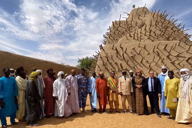 Khu lang mo ky la cua de che Songhai lung lay chau Phi mot thoi-Hinh-3