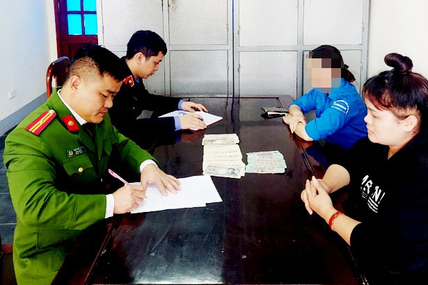 Đối tượng Nguyễn Thị Thảo tại cơ quan điều tra.