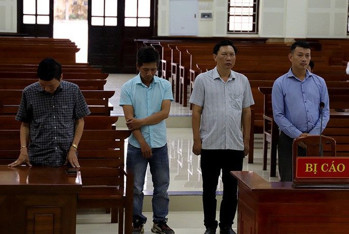 Các bị cáo tại phiên toà...