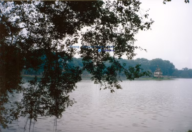 Khung cảnh thanh bình ở hồ nước nổi tiếng nhất thủ đô.