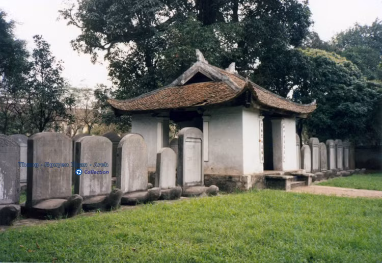 Cận cảnh dãy bia Tiến sĩ.