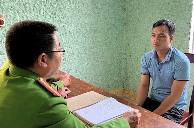 Đối tượng Lô Văn Đức tại cơ quan điều tra. Đối tượng Lô Văn Đức tại cơ quan điều tra.