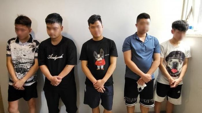 Một số đối tượng trong đường dây làm giả giấy tờ.