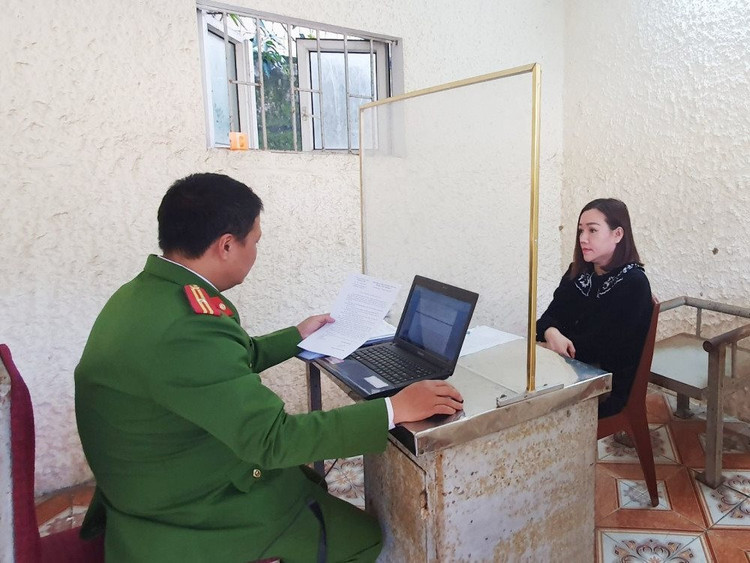 Tô Thị Vĩnh tại Cơ quan CSĐT Công an tỉnh Hà Tĩnh. Tô Thị Vĩnh tại Cơ quan CSĐT Công an tỉnh Hà Tĩnh.