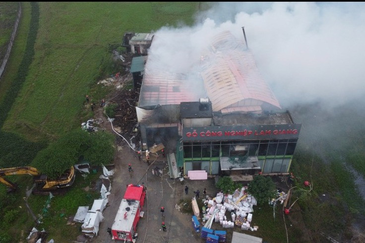 Vụ hoả hoạn thiêu rụi nhiều tài sản có giá trị, ước tính thiệt hại hàng tỷ đồng.