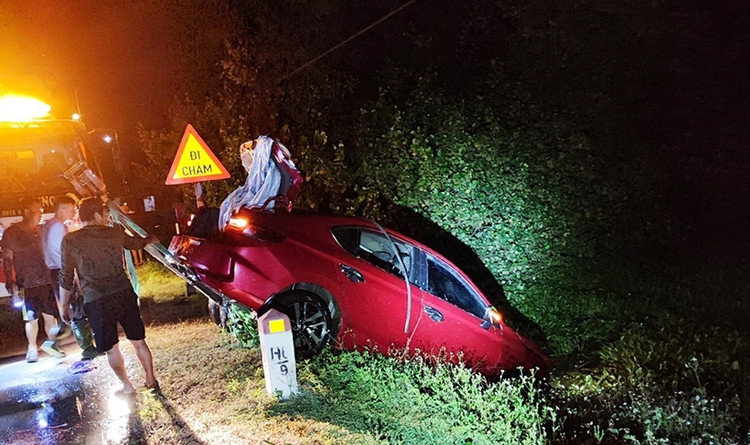 Hiện trường vụ tai nạn giao thông nghiêm trọng.