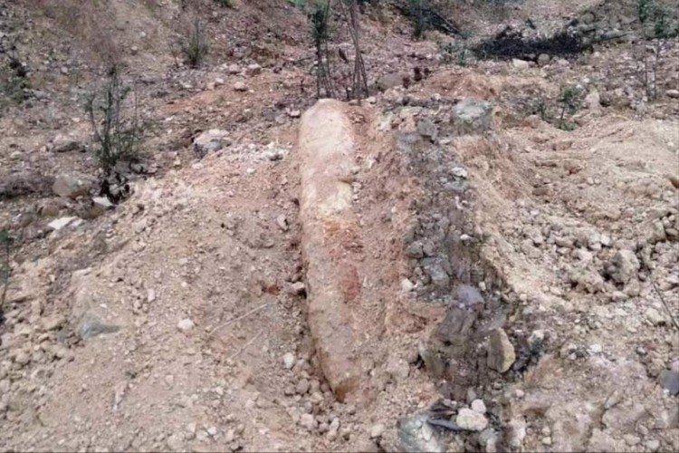 Quả bom được người dân phát hiện.