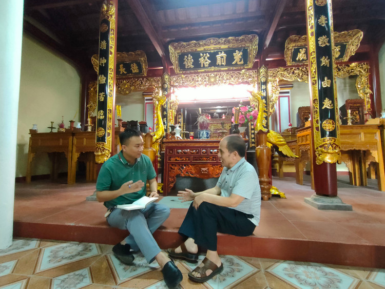 Ông Phan Đình Tấn -Trưởng ban bảo tộc dòng họ Phan Đình đang chia sẻ với pv về Di tích lịch sử văn hóa nhà thờ và lăng mộ cụ Tổ Phan Đình Tá.